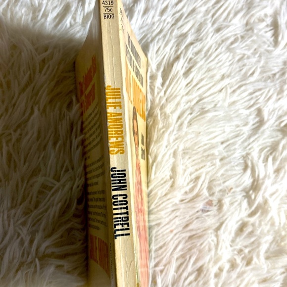 JULIE ANDREWS - VINTAGE PAPERBACK Unauthorized Biography John Cottrell - Picture 2 of 3
